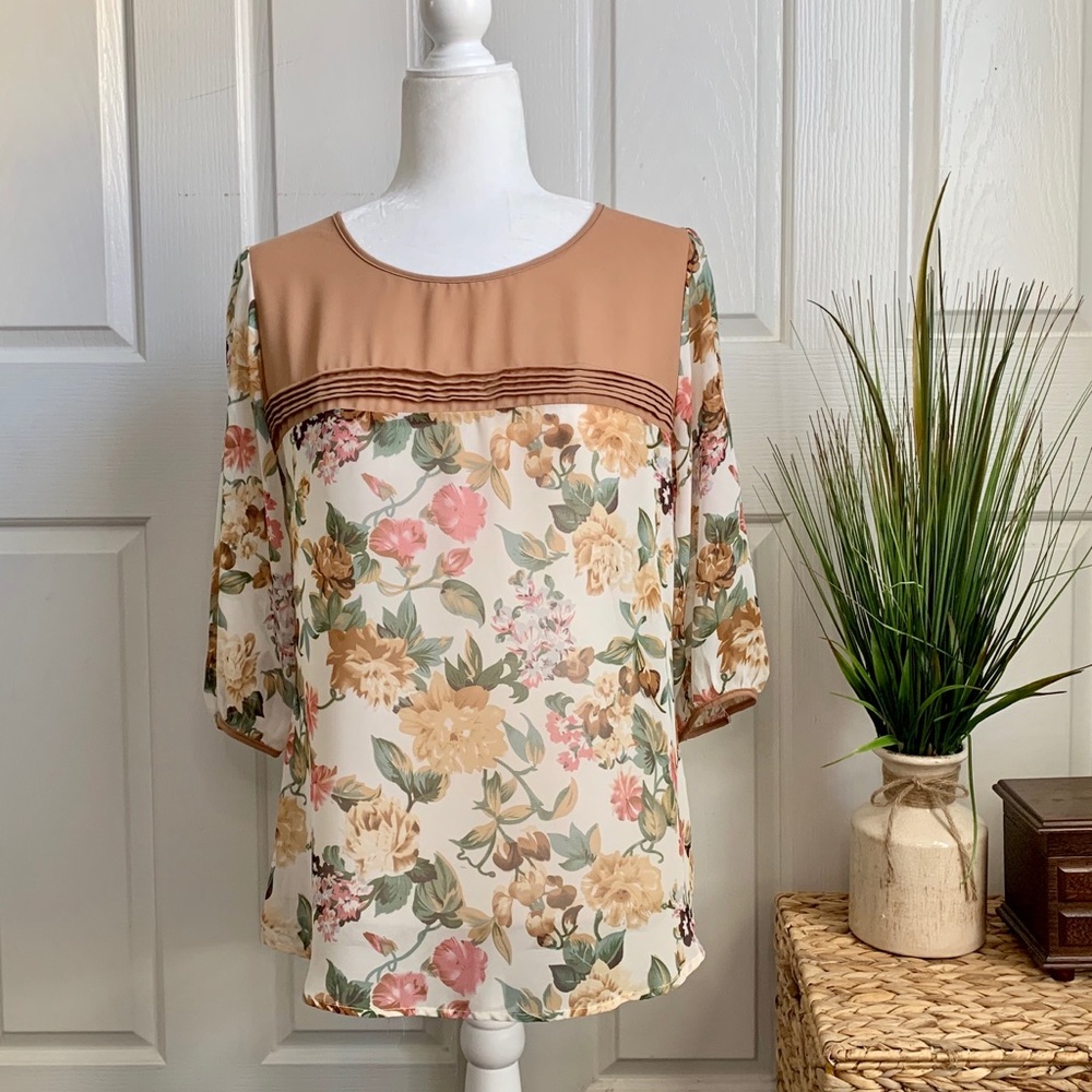 ‼️CLEARANCE‼️Now $5! Floral blouse by M.Collection
